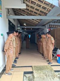 erkuat Koordinasi, Lurah Sidoharjo Pimpin Briefing Pagi Bersama Pamong dan Staf